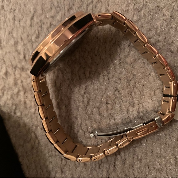 Women’s Fossil Watch - Picture 3 of 7